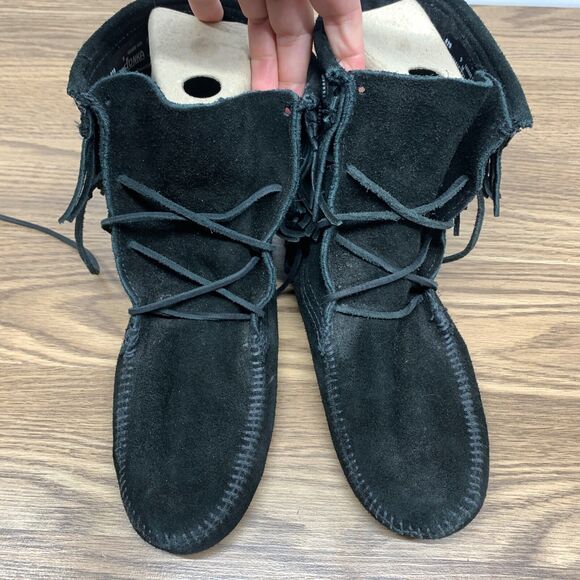 Minnetonka Women's 9  Moccasin Boot Double Fringe Lace-up Suede Tramper BoHo - Picture 8 of 11